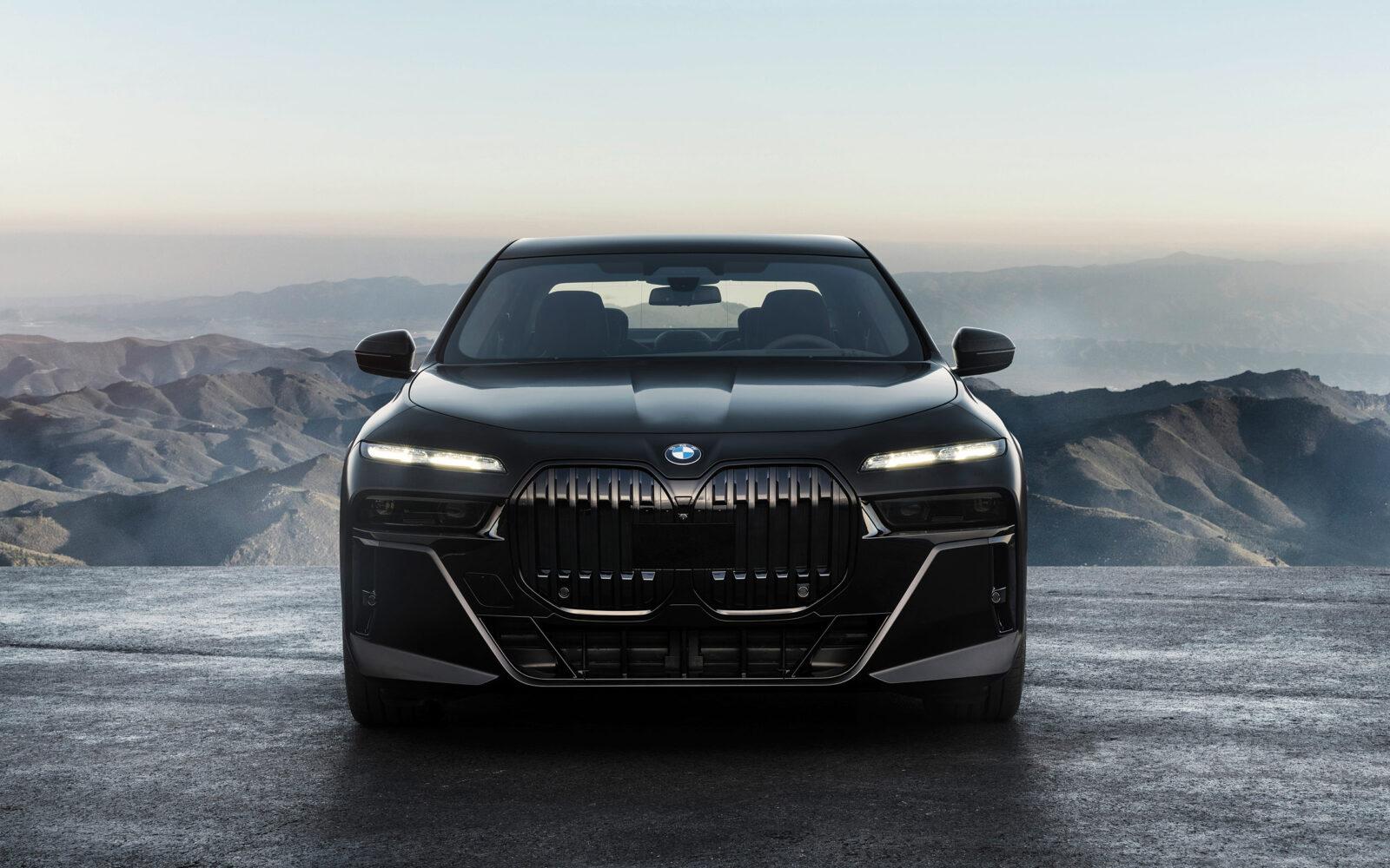 2023-BMW-7-Series-005-1600